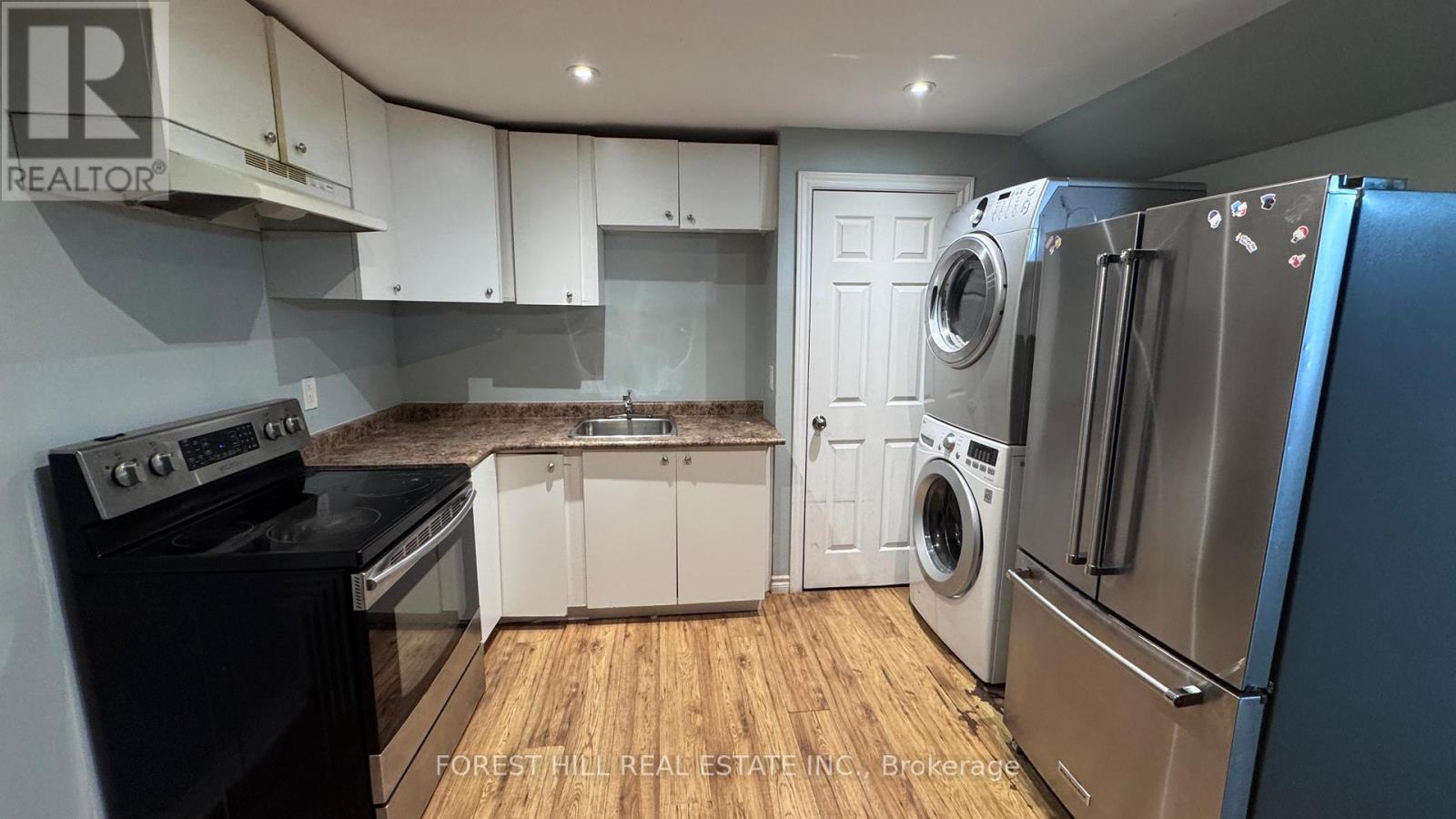 Detached at LOWER LEVEL - 37 ISLE ROYAL TERRACE, Brampton (Bram West)