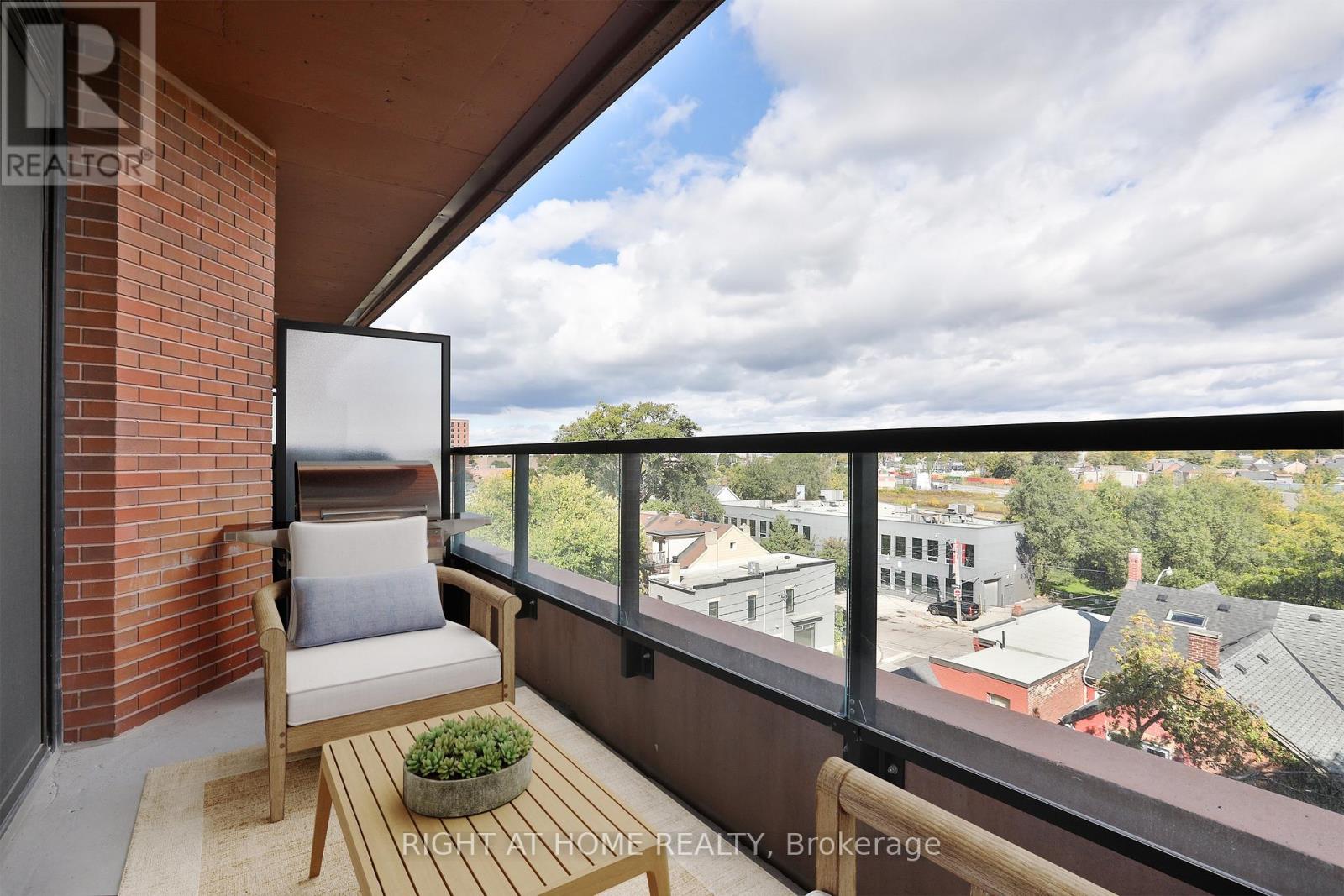 Apartment at 512 - 2720 DUNDAS STREET W, Toronto (Junction Area)