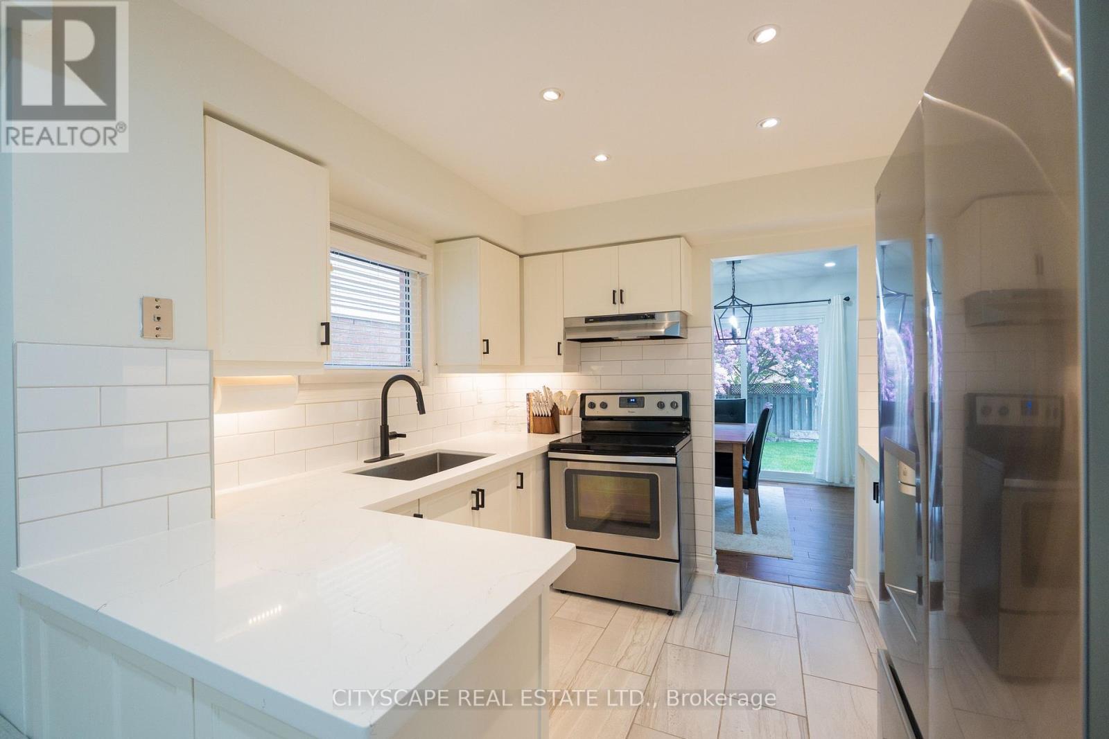 Detached at 3912 RUSHTON CRESCENT, Mississauga
