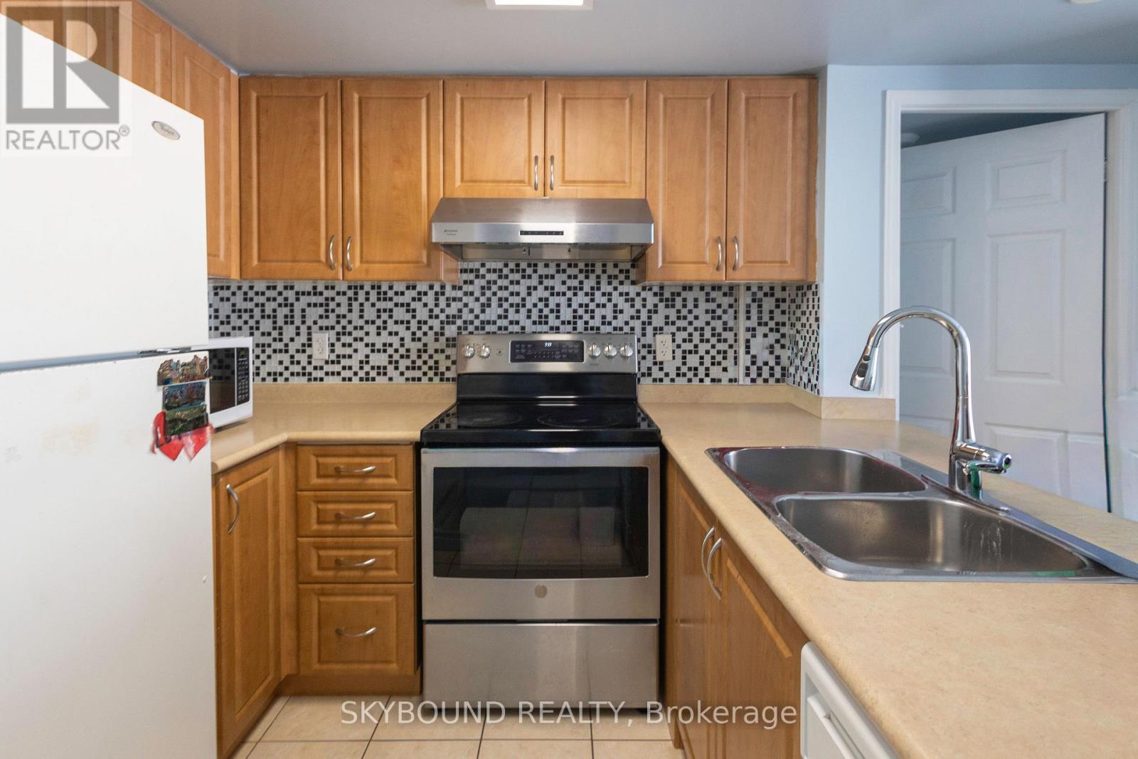 Townhouse at 2033 - 3043 FINCH AVENUE W, Toronto (Humbermede)
