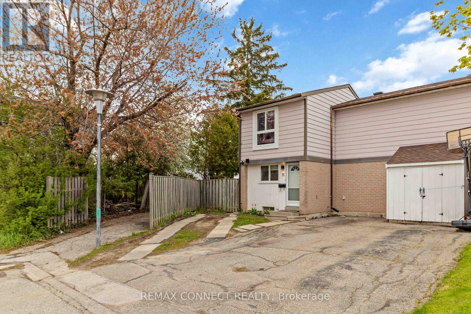 Townhouse at 11 GRANTBROOK COURT, Brampton (Northgate)