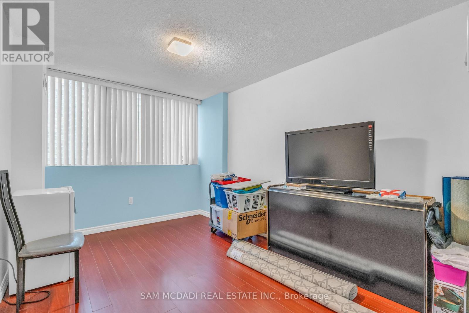 Apartment at 605 - 3590 KANEFF CRESCENT, Mississauga