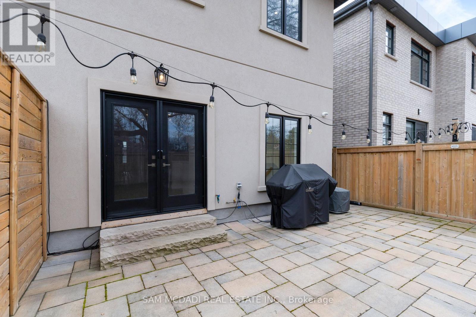 Semi-Detached/Link at 4 IROQUOIS AVENUE, Mississauga