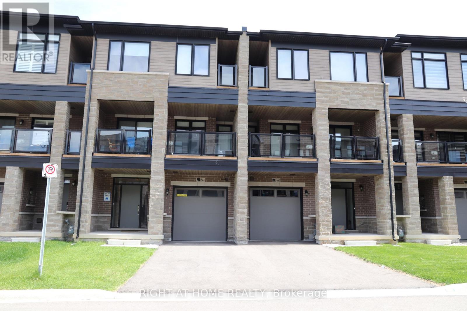 Townhouse at 1541 HILSON HEIGHTS, Milton (CB Cobban)