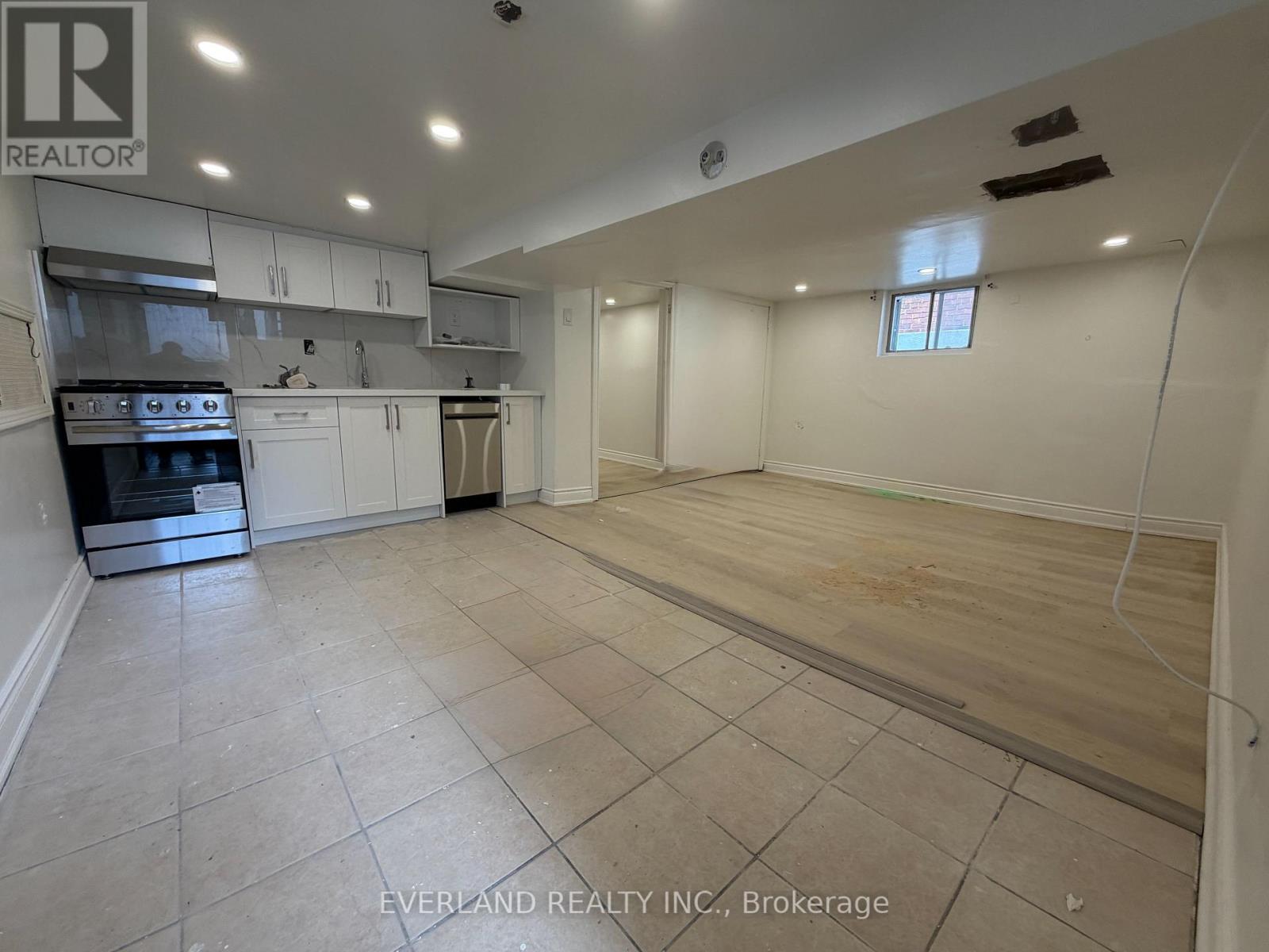 Detached at LOWER UNIT - 247 BELGRAVIA AVENUE, Toronto (Briar Hill-Belgravia)