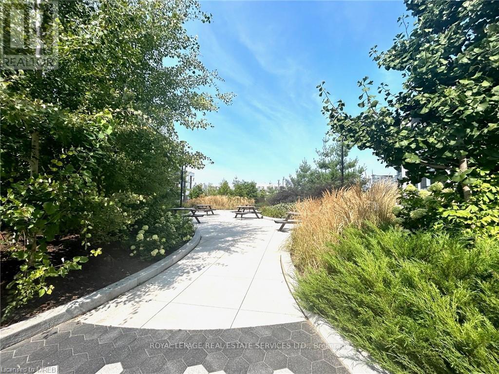 Apartment at 202 - 128 GROVEWOOD COMMON, Oakville