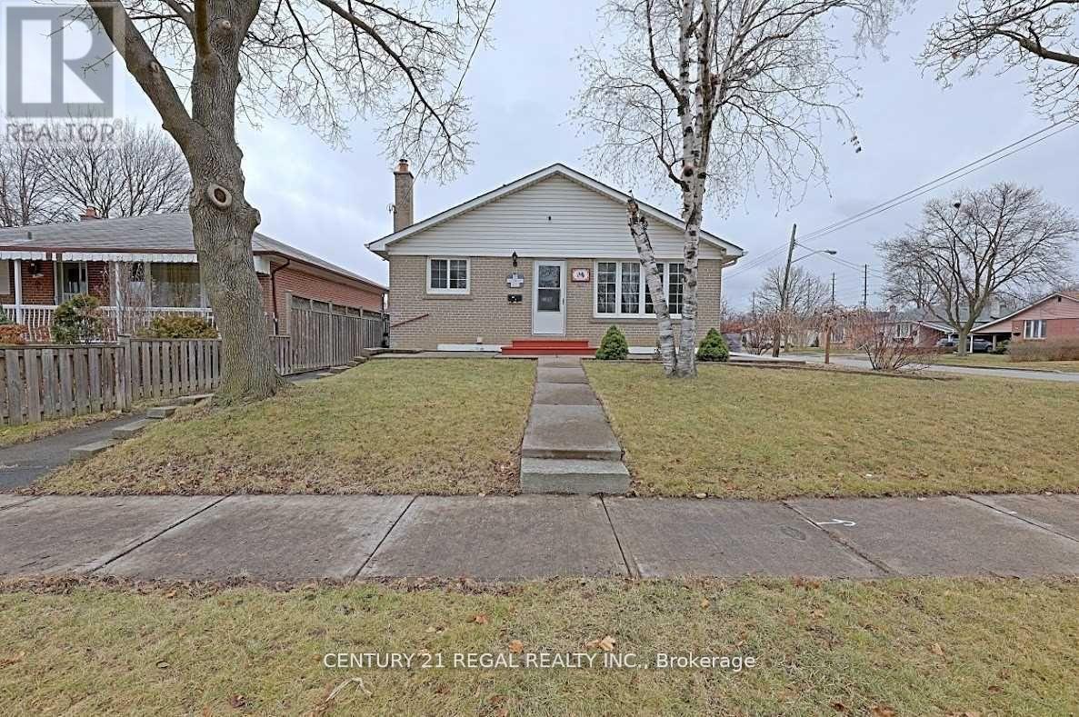 Detached at 9 GUINESS AVENUE, Toronto (West Humber-Clairville)