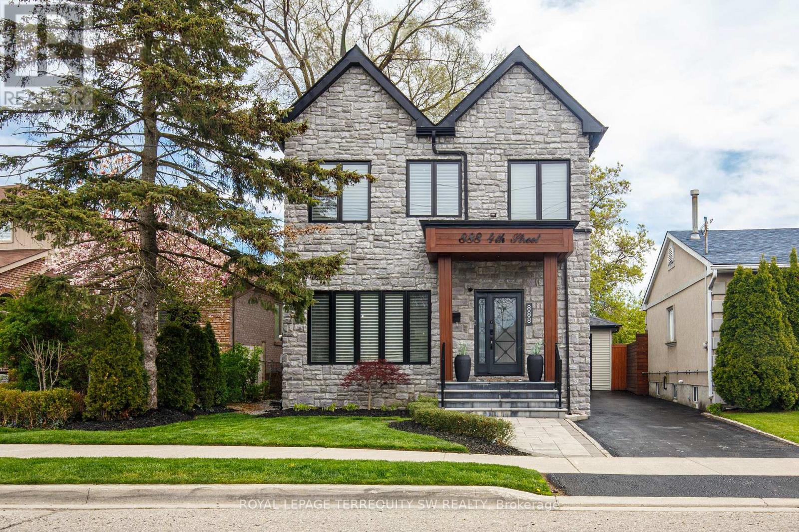 Detached at 888 FOURTH STREET, Mississauga (Lakeview)