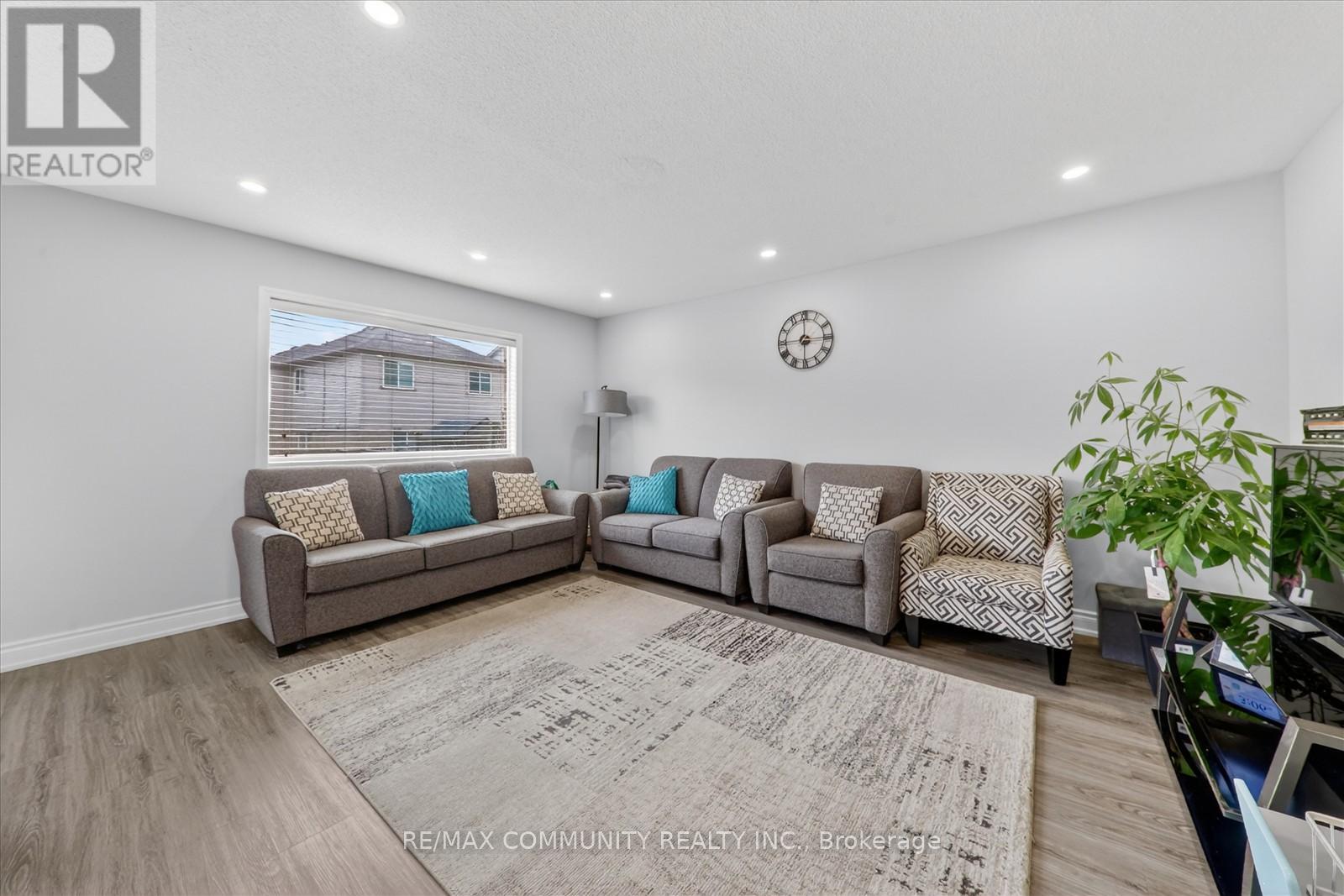 Semi-Detached/Link at 924 ZELINSKY CRESCENT, Milton