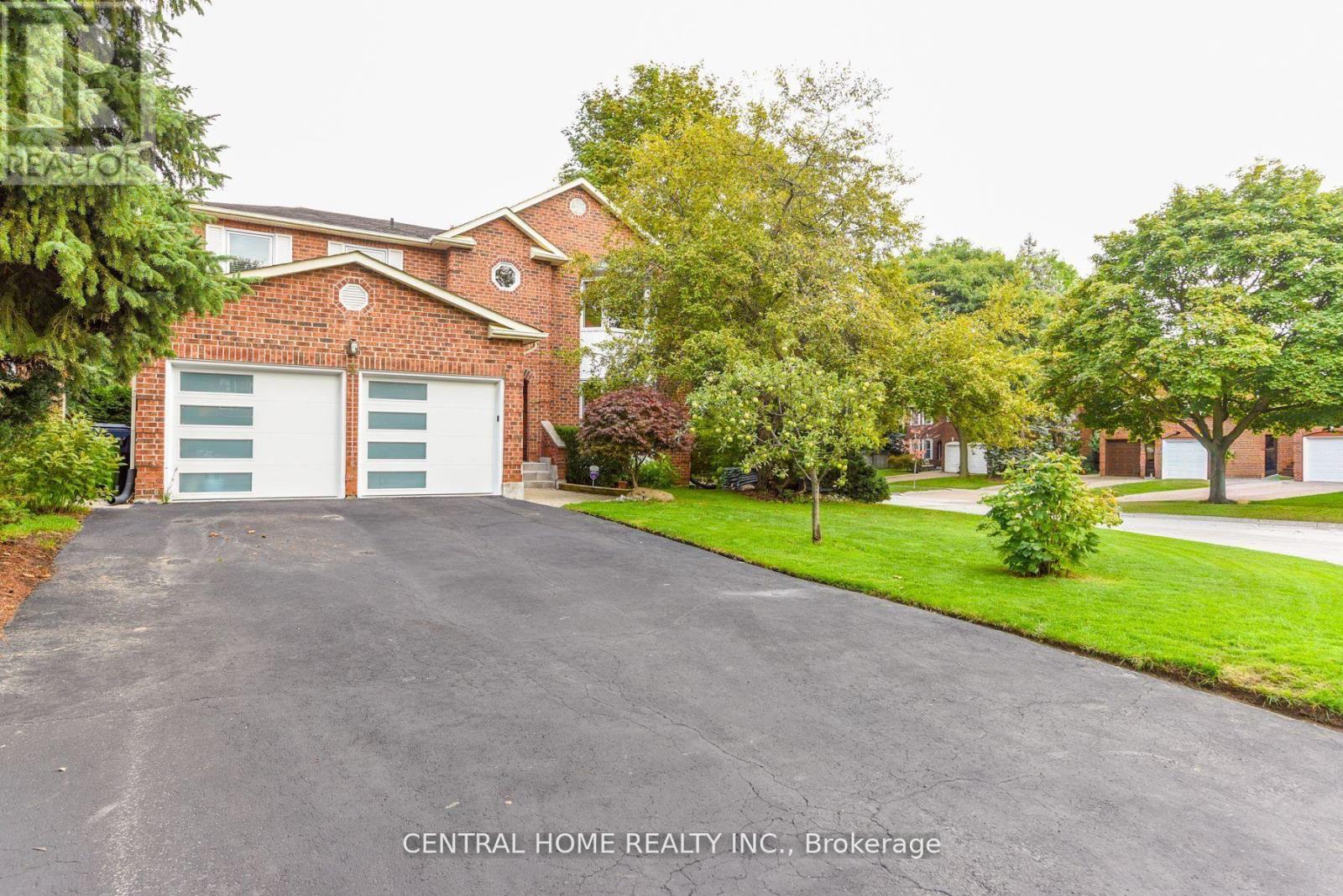 Detached at 4 ROBALDON ROAD, Toronto (Princess-Rosethorn)