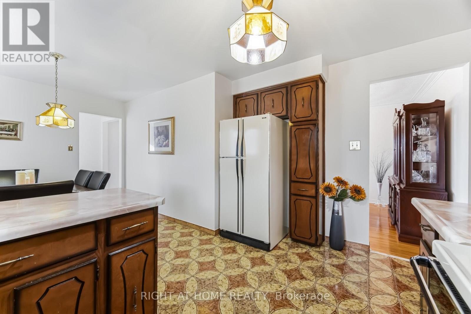 Semi-Detached/Link at 3938 MIDHURST LANE, Mississauga