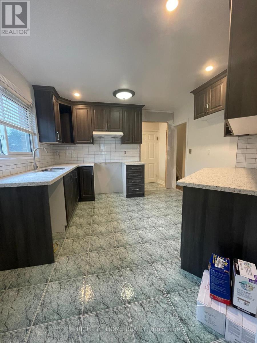 Semi-Detached/Link at MAIN - 135 AVONDALE BOULEVARD, Brampton (Avondale)