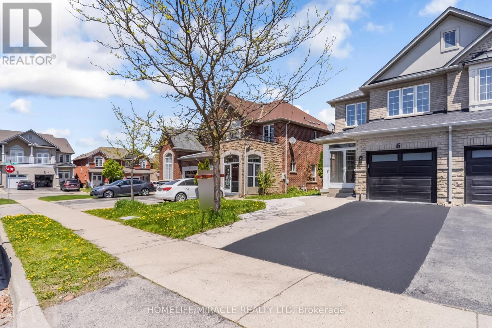 Semi-Detached/Link at 5 CHERRYPLUM WAY, Brampton (Bramalea North Industrial)