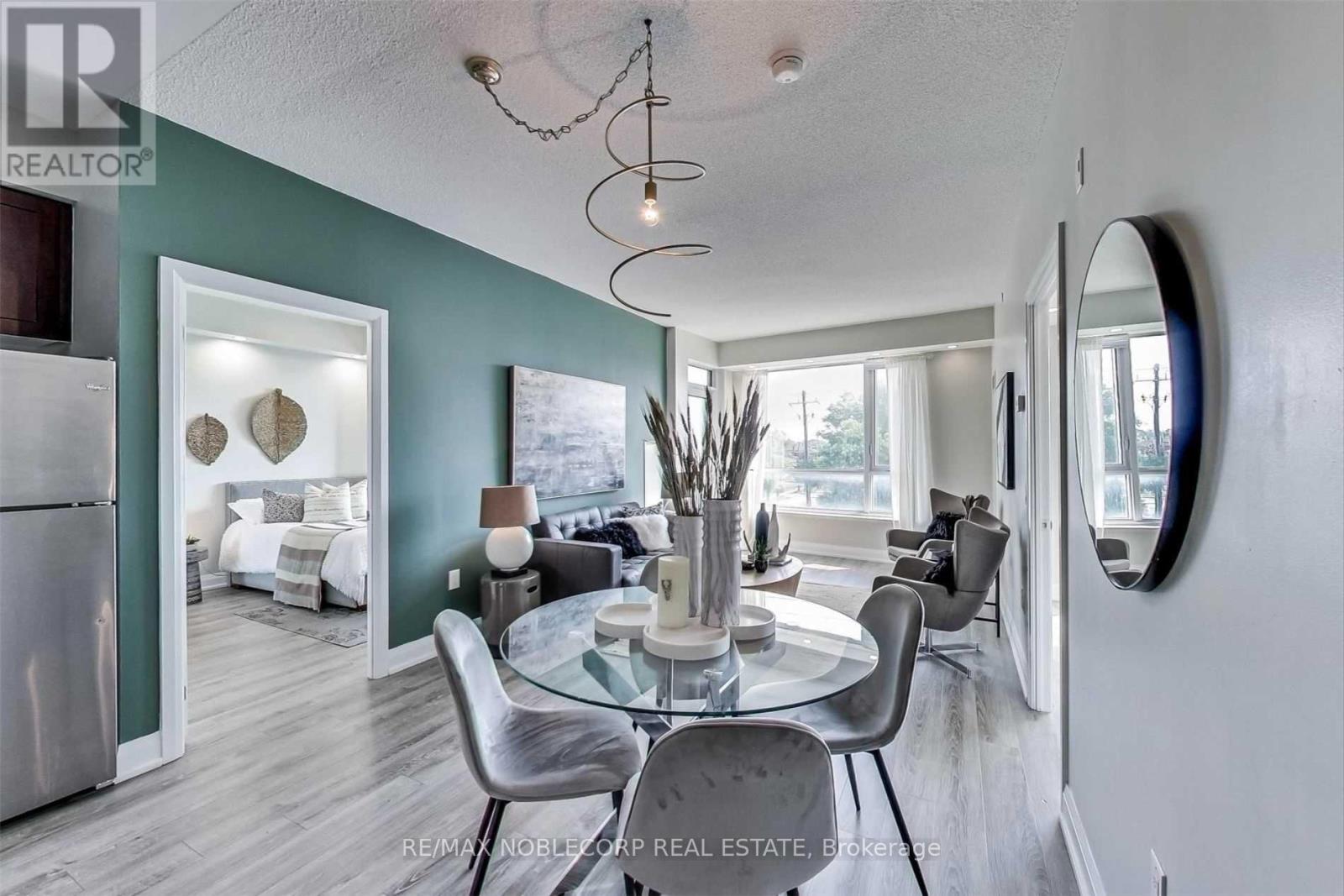 Apartment at 304 - 2800 KEELE STREET, Toronto (Downsview-Roding-CFB)