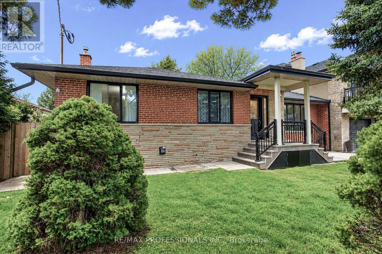 Detached at 40 COWLEY AVENUE, Toronto (Islington-City Centre West)