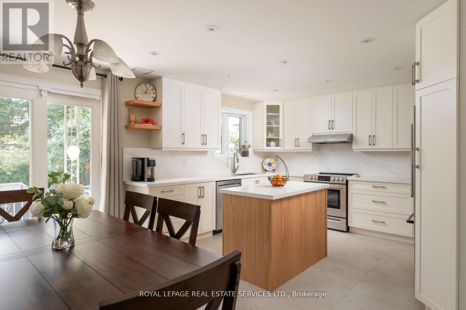 Detached at 15 WESTROYAL ROAD, Toronto (Kingsview Village-The Westway)