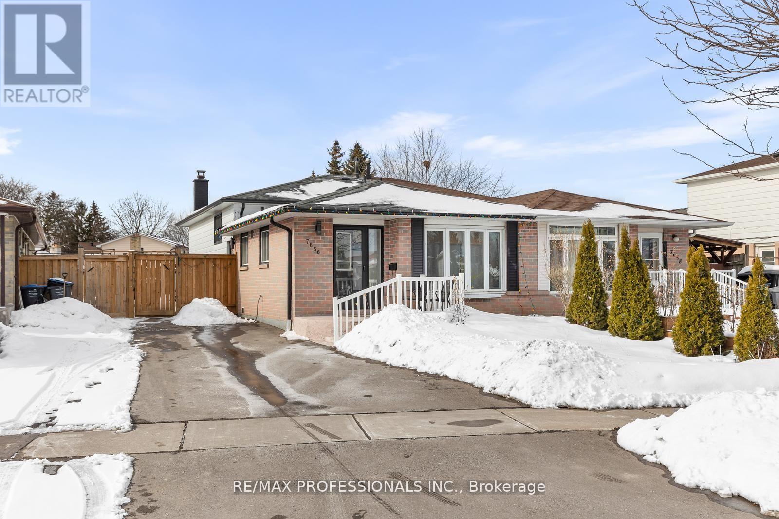 Semi-Detached/Link at 7656 PRIORY CRESCENT, Mississauga (Malton)
