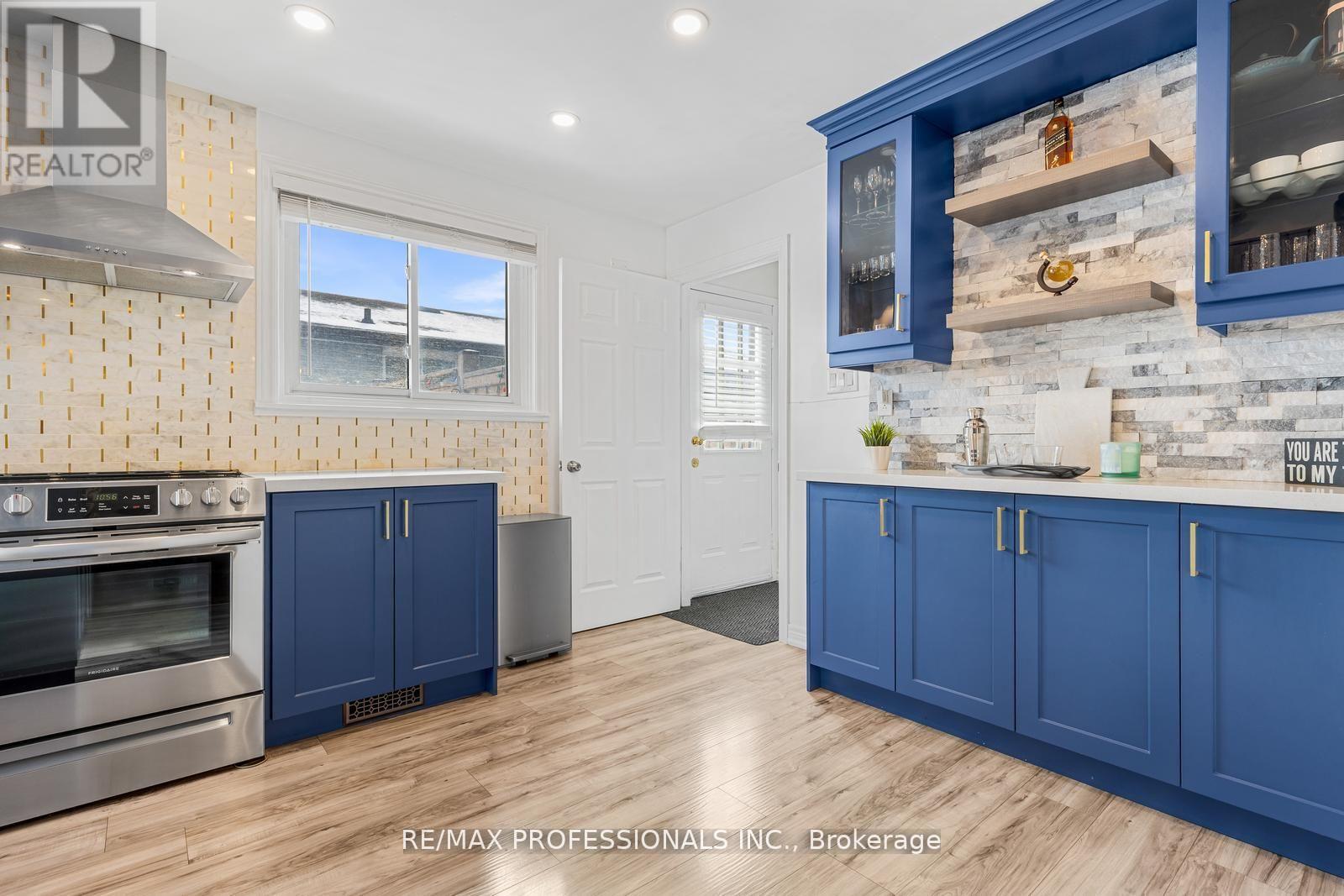 Semi-Detached/Link at 7656 PRIORY CRESCENT, Mississauga
