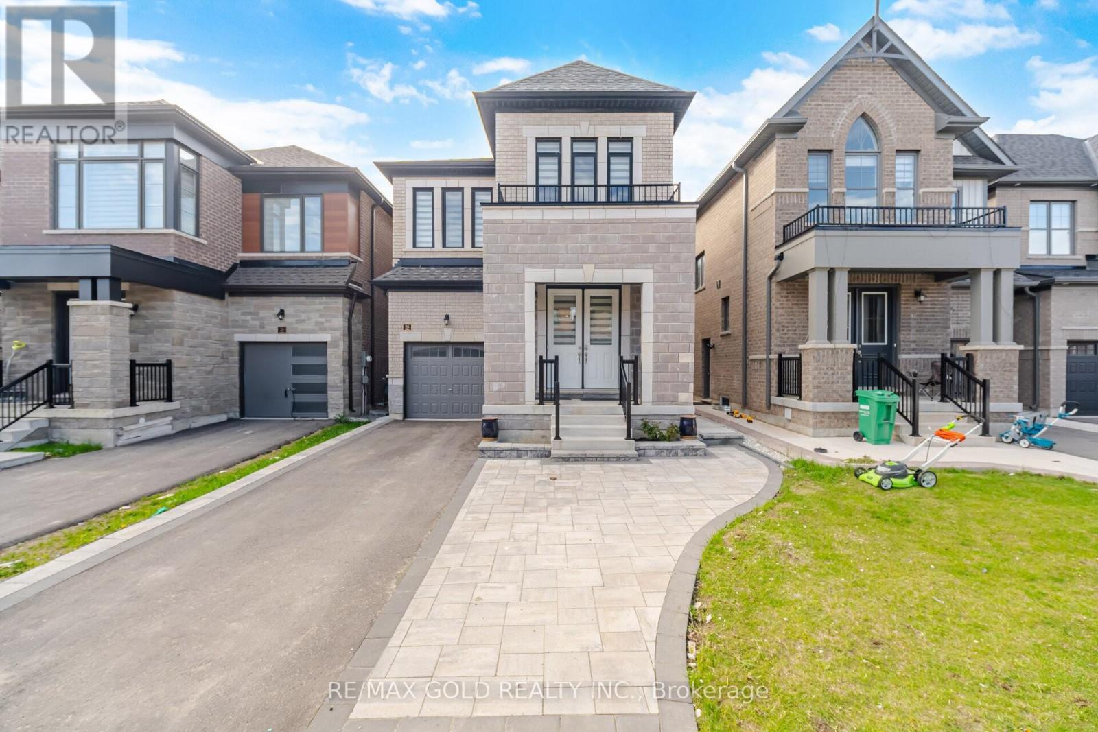 Detached at 28 CALABRIA DRIVE, Caledon
