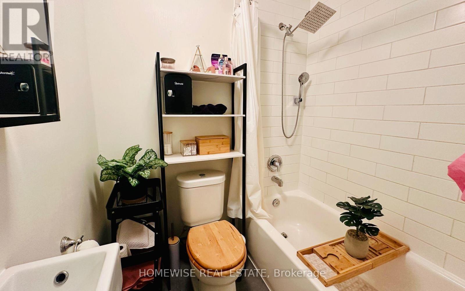 Apartment at 209 - 1 TRILLER AVENUE, Toronto