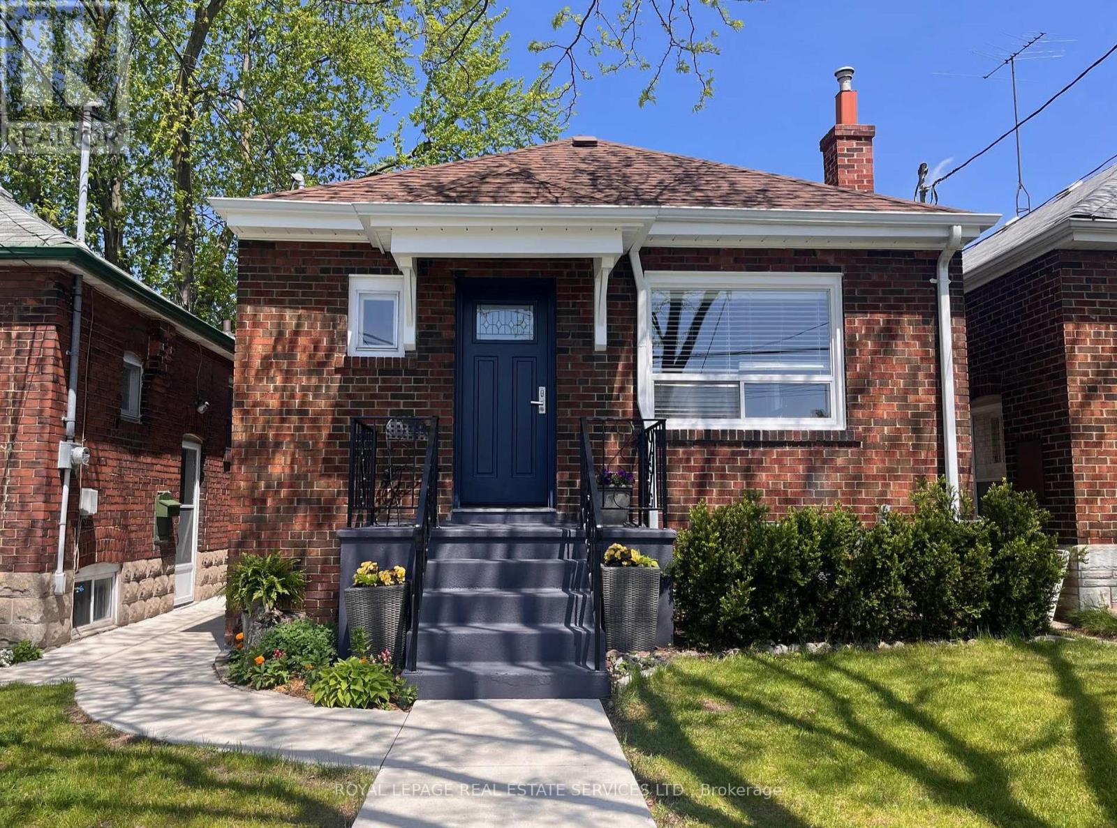 Detached at 8 PRITCHARD AVENUE, Toronto (Rockcliffe-Smythe)