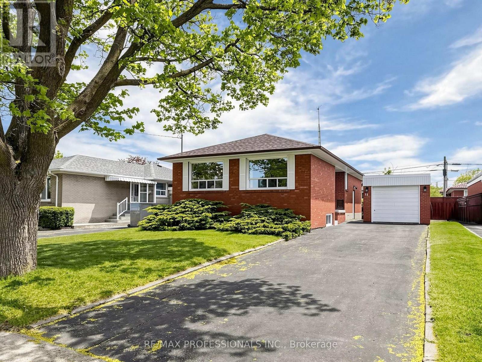 Detached at 72 FROST STREET, Toronto (Rexdale-Kipling)