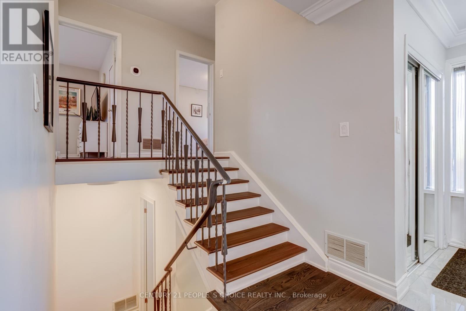 Detached at 91 GOLFDOWN DRIVE, Toronto