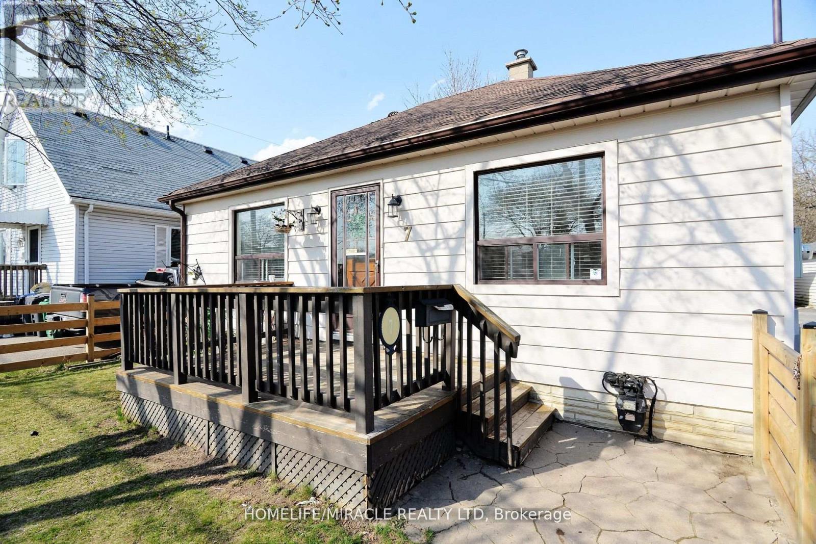 Detached at 7 SOPHIA STREET, Brampton (Brampton North)
