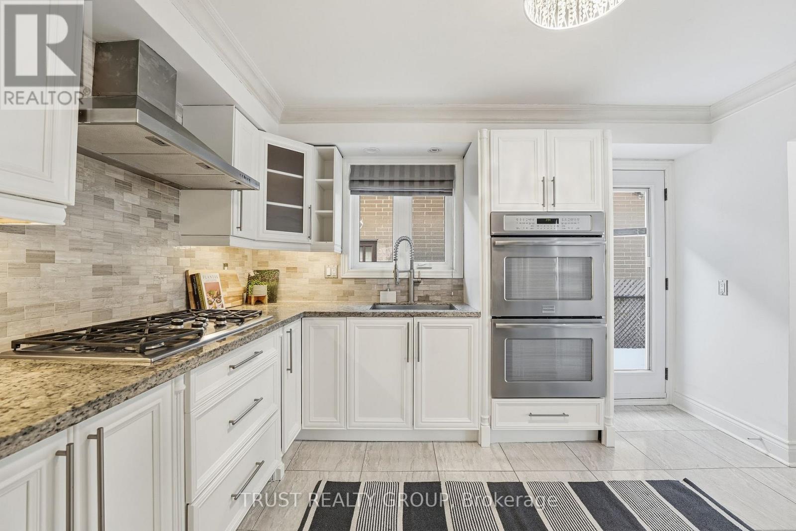 Detached at 9 DEL RIA DRIVE, Toronto
