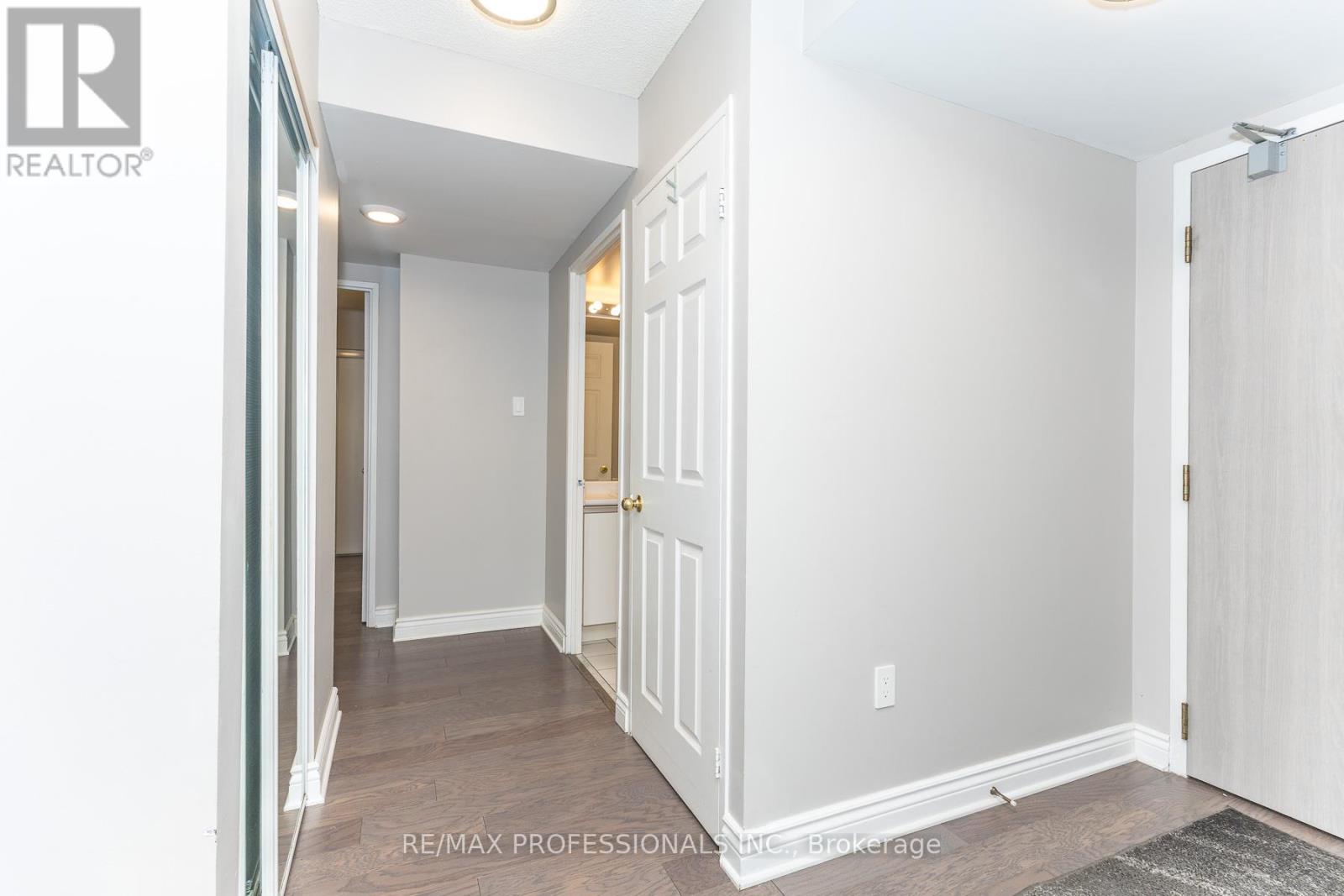 Apartment at 702 - 2177 BURNHAMTHORPE ROAD W, Mississauga