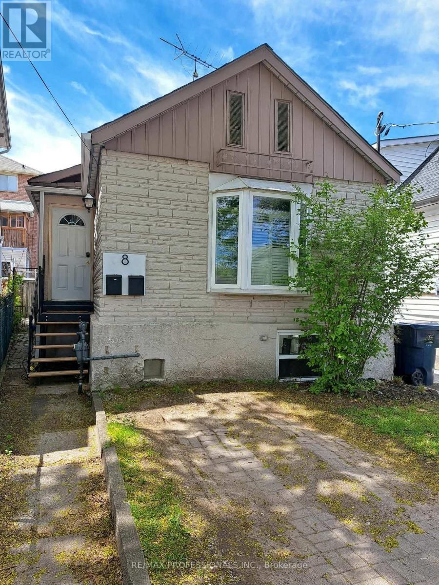 Detached at 8 BIRCH TREE CRESCENT, Toronto (Mount Dennis)