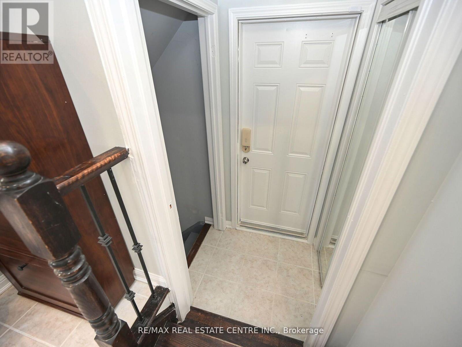 Townhouse at 1 MCCANDLESS COURT, Milton