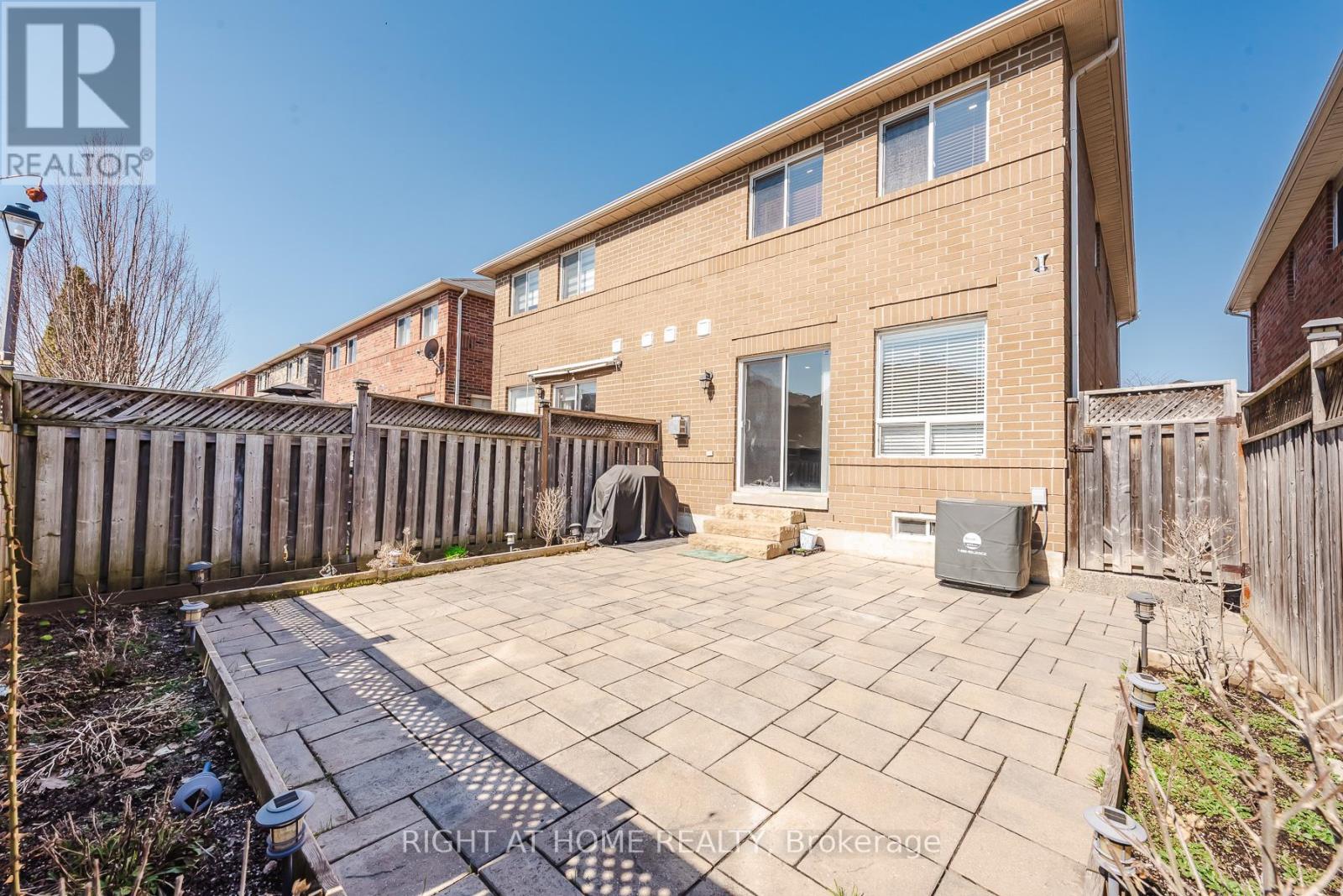 Semi-Detached/Link at 1268 NEWELL STREET, Milton