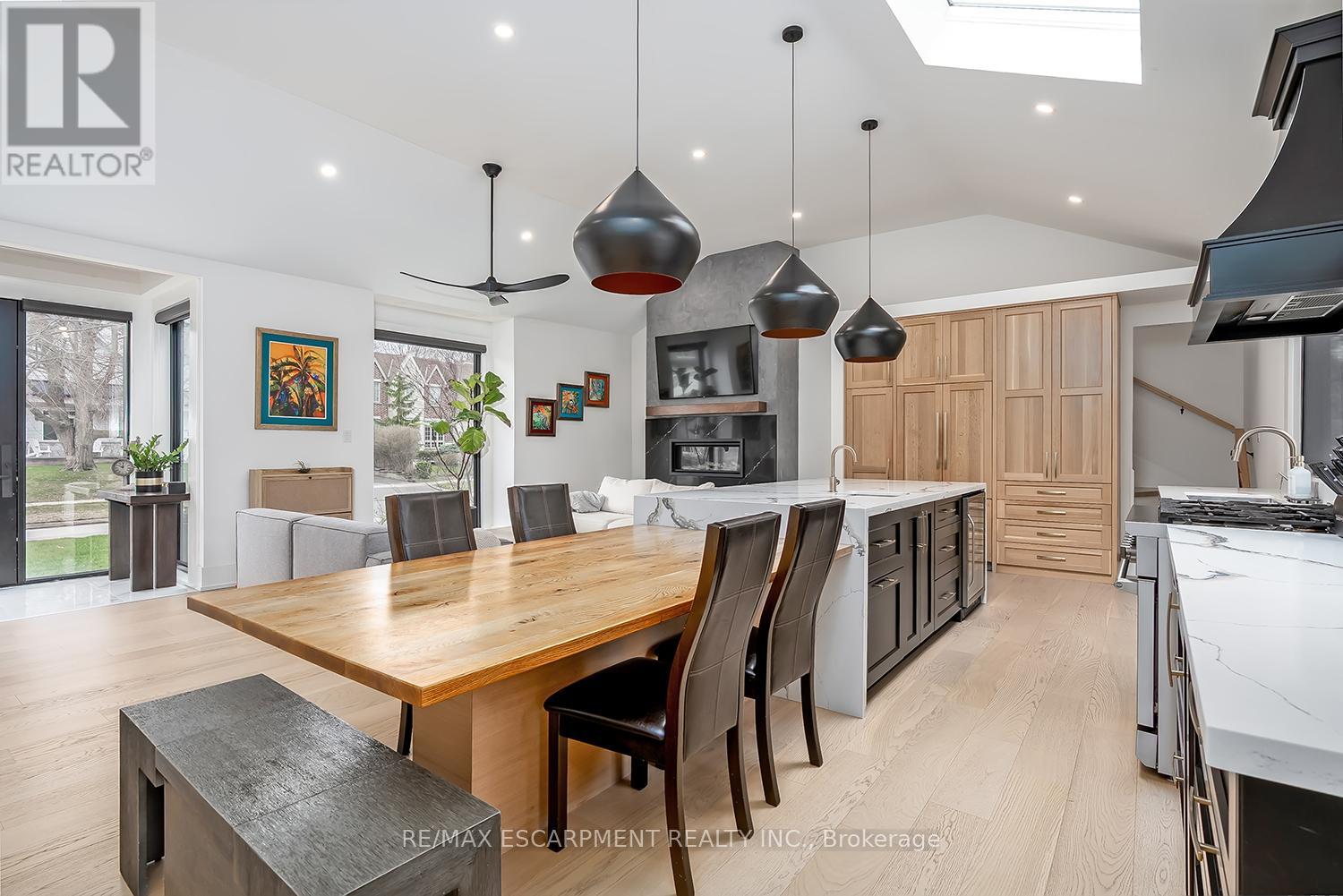 Detached at 327 GOODRAM DRIVE, Burlington