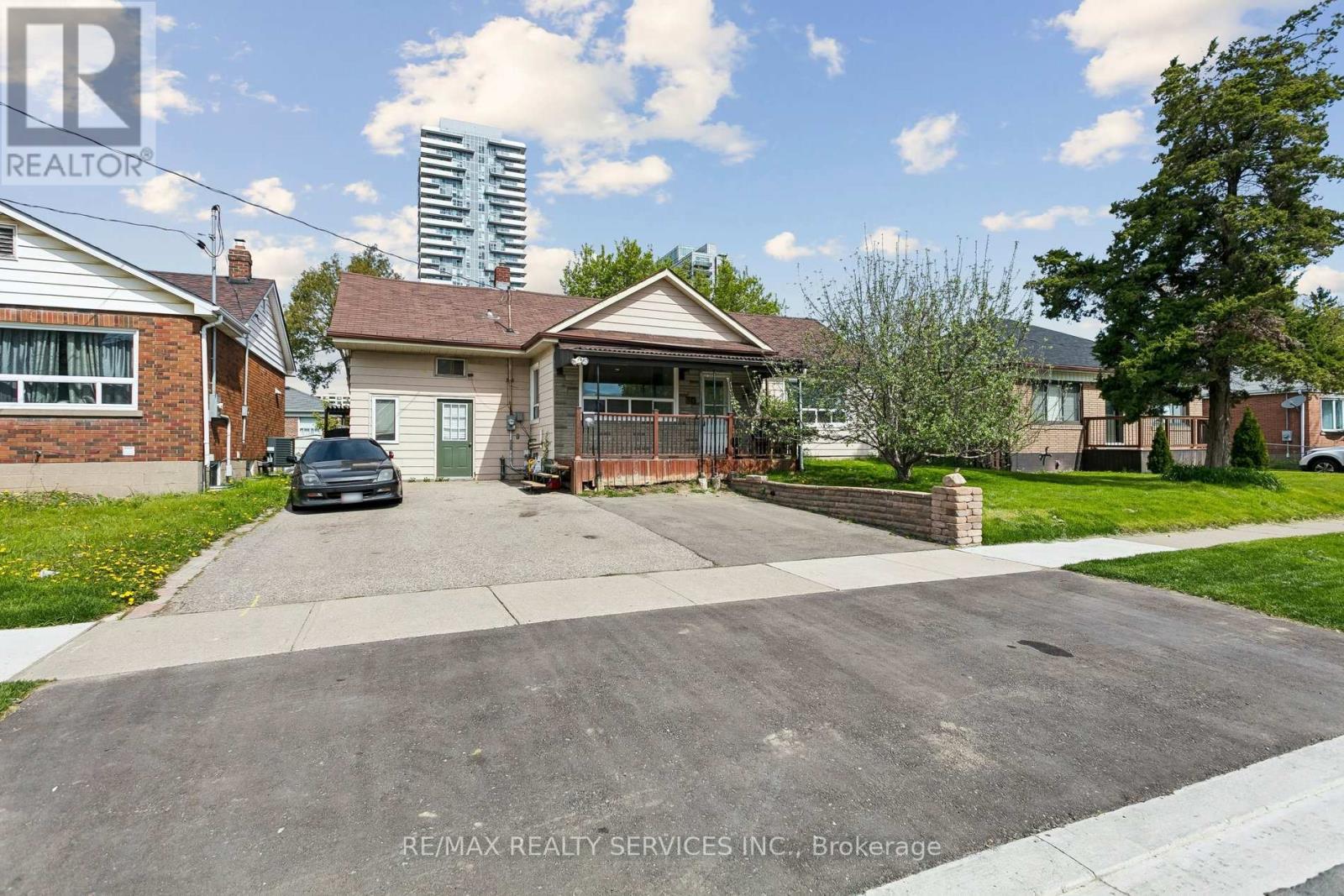 Detached at 30 EASTERN AVENUE, Brampton (Queen Street Corridor)