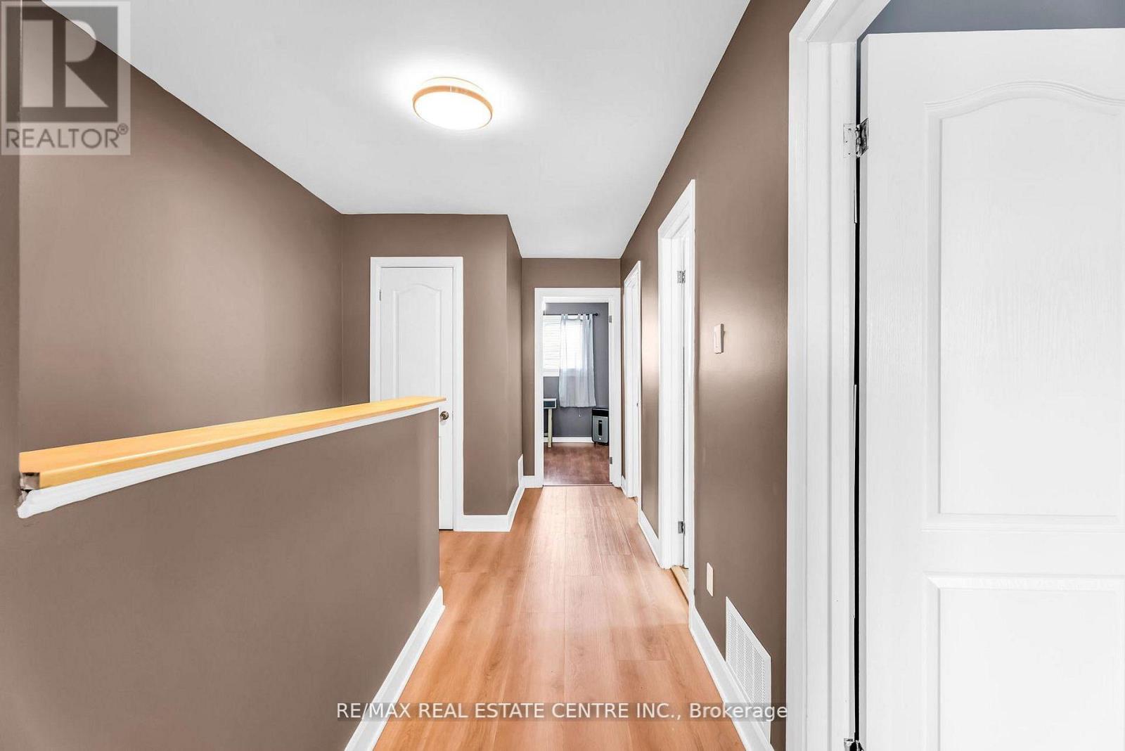 Semi-Detached/Link at 33 FOURTH AVENUE, Orangeville