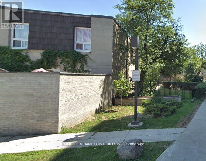 Townhouse at 14 - 23 FOUR WINDS DRIVE, Toronto (York University Heights)