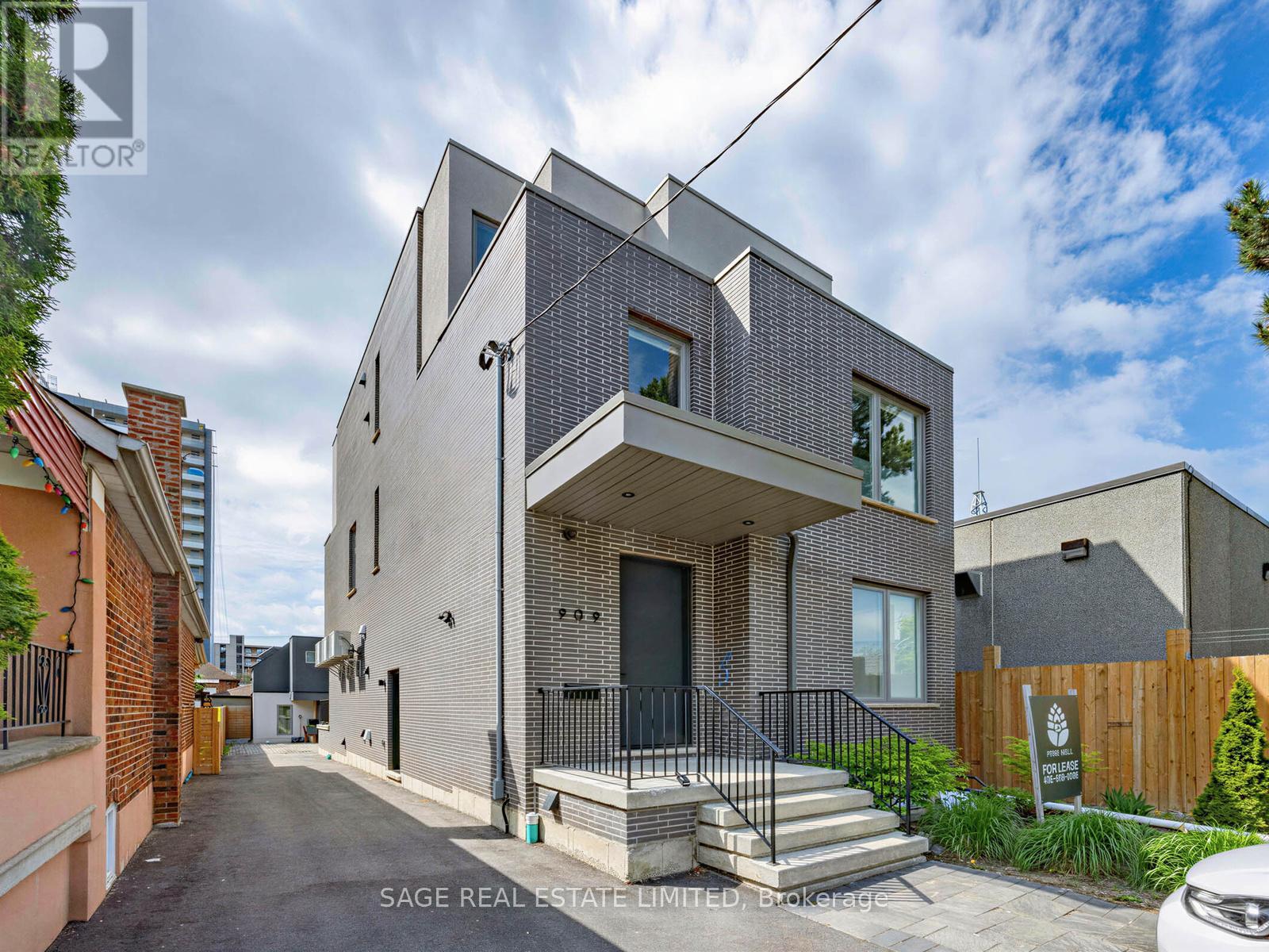 Multiplex at 3 - 909 CASTLEFIELD AVENUE, Toronto (Briar Hill-Belgravia)