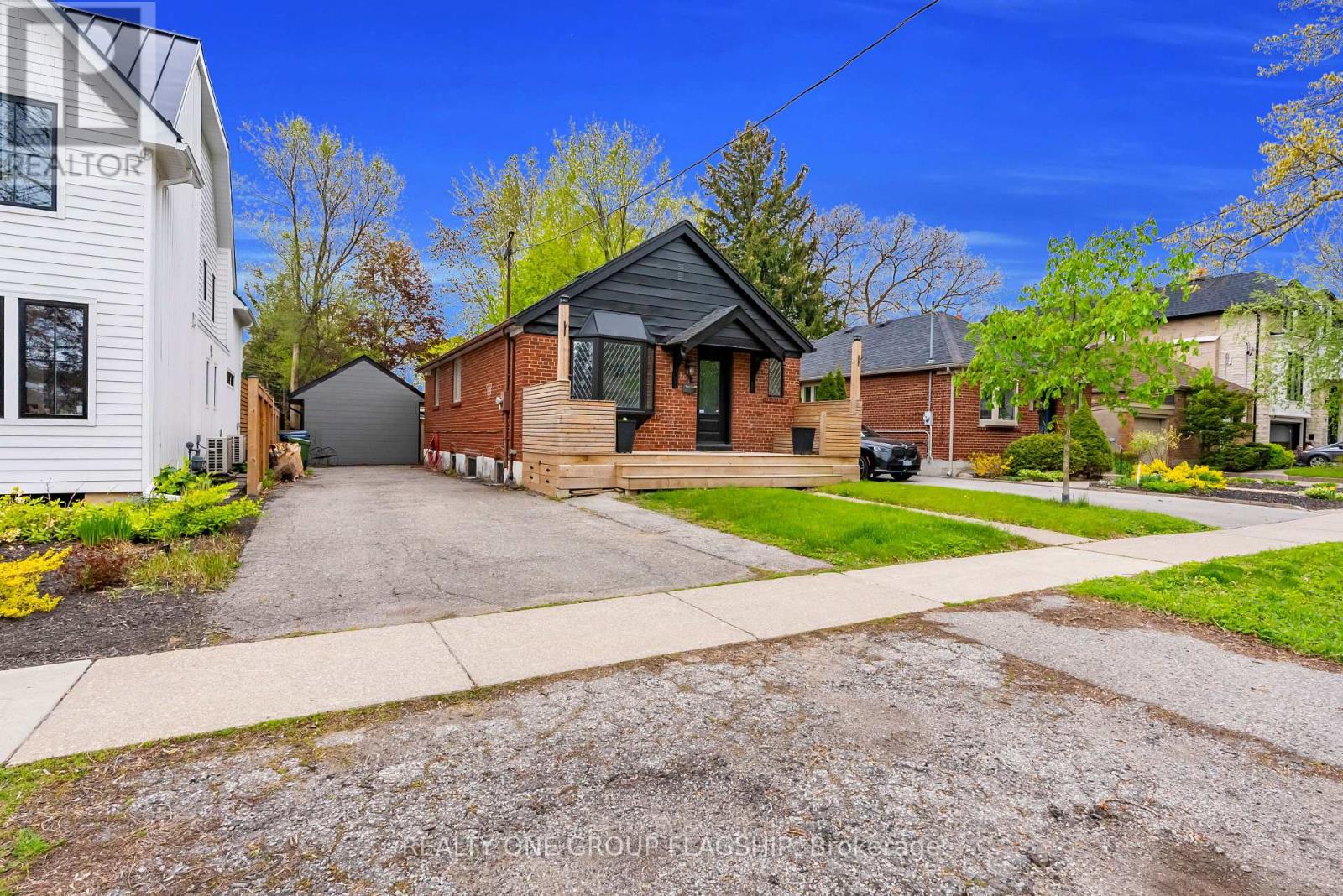 Detached at 19 YORKVIEW DRIVE, Toronto (Stonegate-Queensway)
