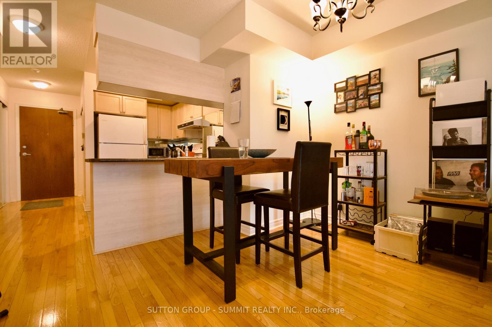Apartment at 506 - 1 ELM DRIVE W, Mississauga (City Centre)