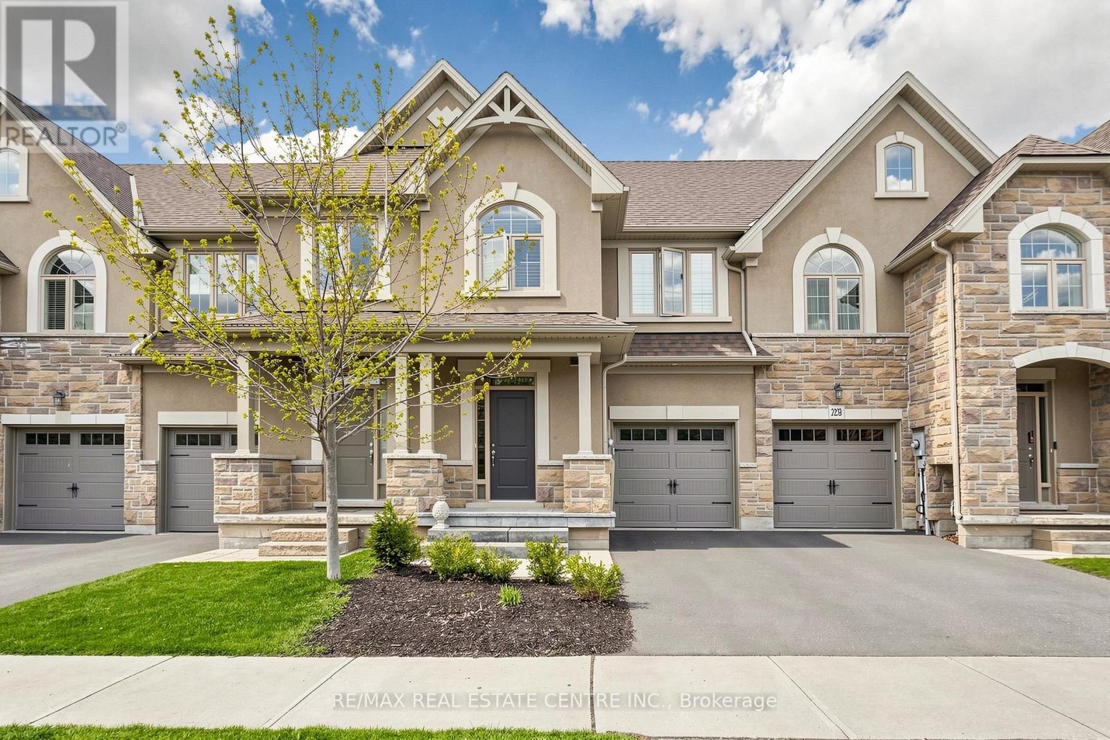 Townhouse at 2350 NATASHA CIRCLE, Oakville (BC Bronte Creek)