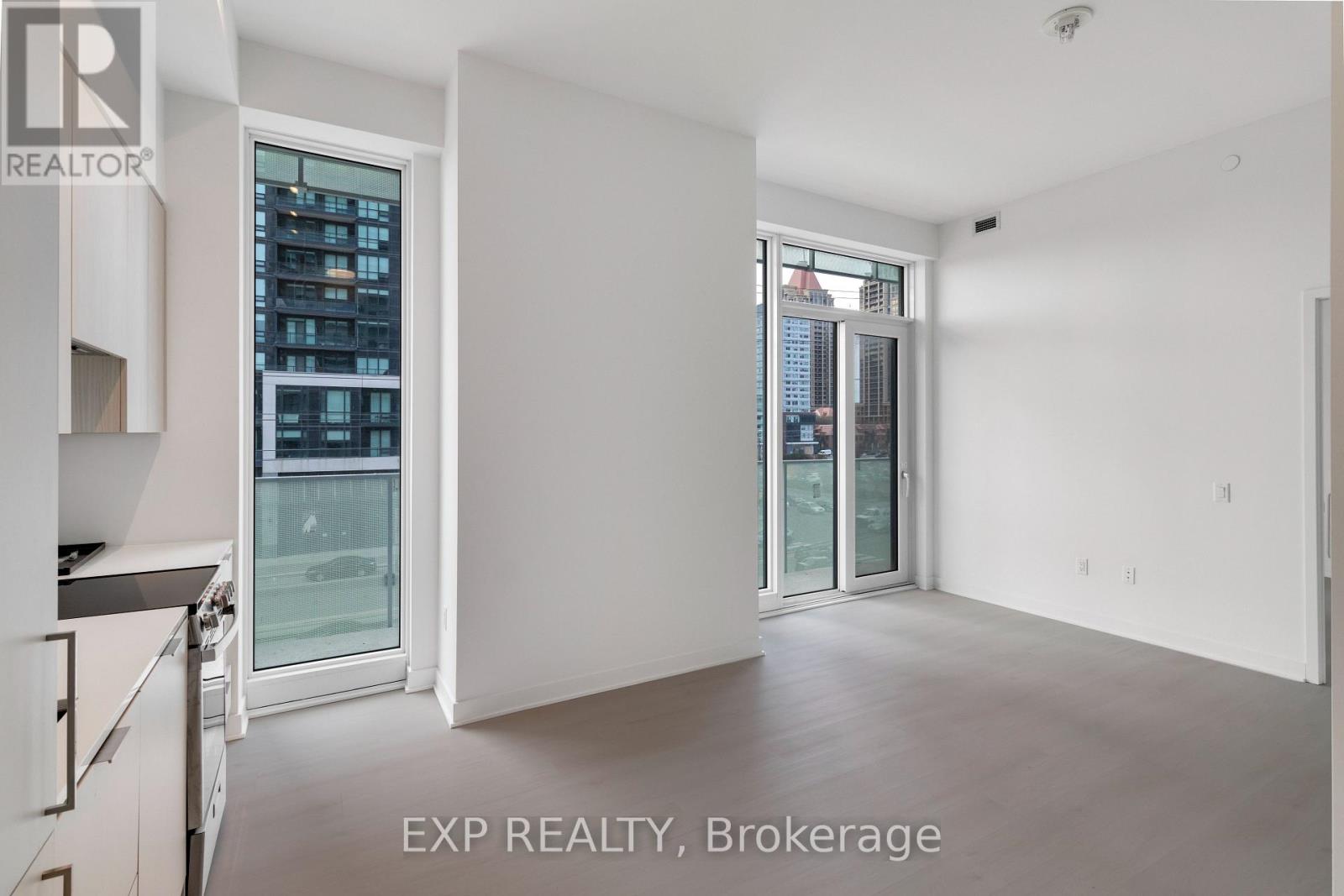Apartment at 313 - 3900 CONFEDERATION PARKWAY, Mississauga