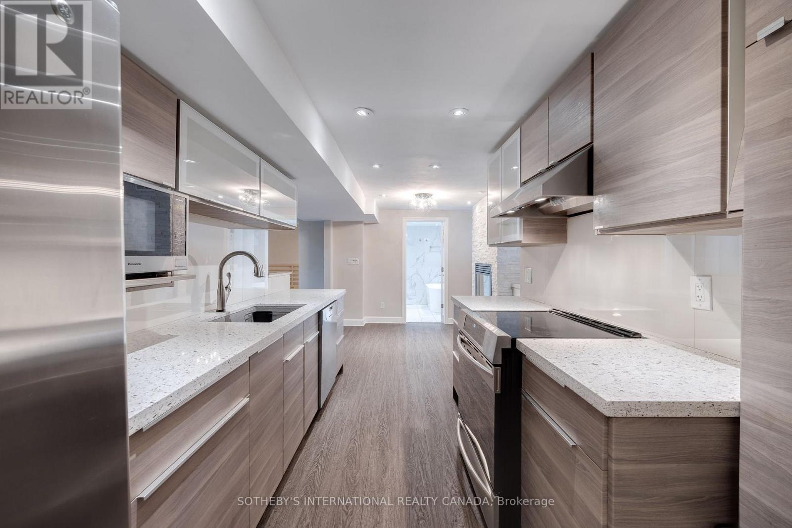 Detached at BSMT - 21 CLENDENAN AVENUE, Toronto (High Park North)