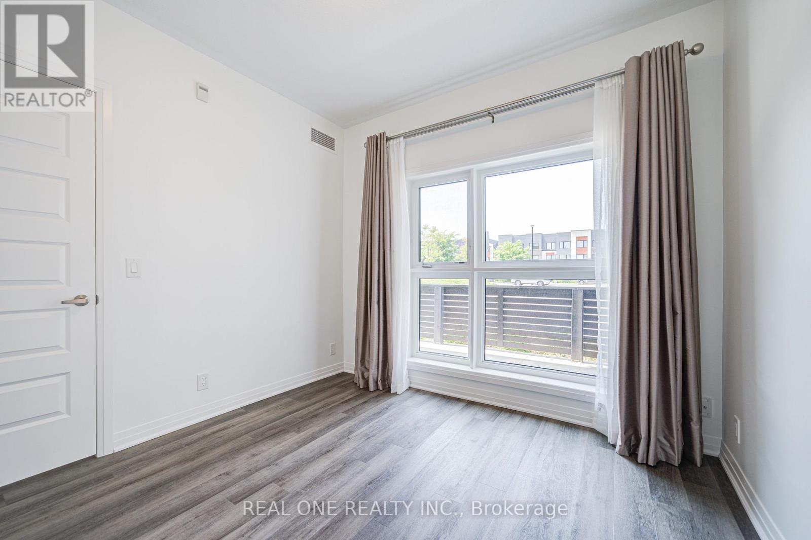Apartment at 138 - 102 GROVEWOOD COMMON, Oakville