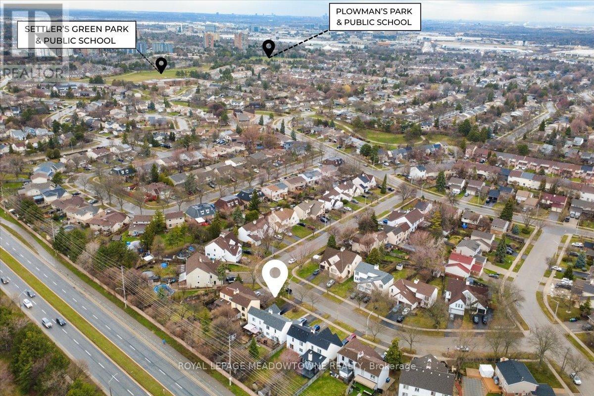 Semi-Detached/Link at 2945 NIPIWIN DRIVE, Mississauga