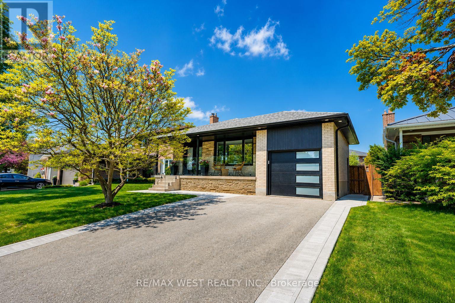 Detached at 18 TORRINGTON DRIVE, Toronto (Eringate-Centennial-West Deane)