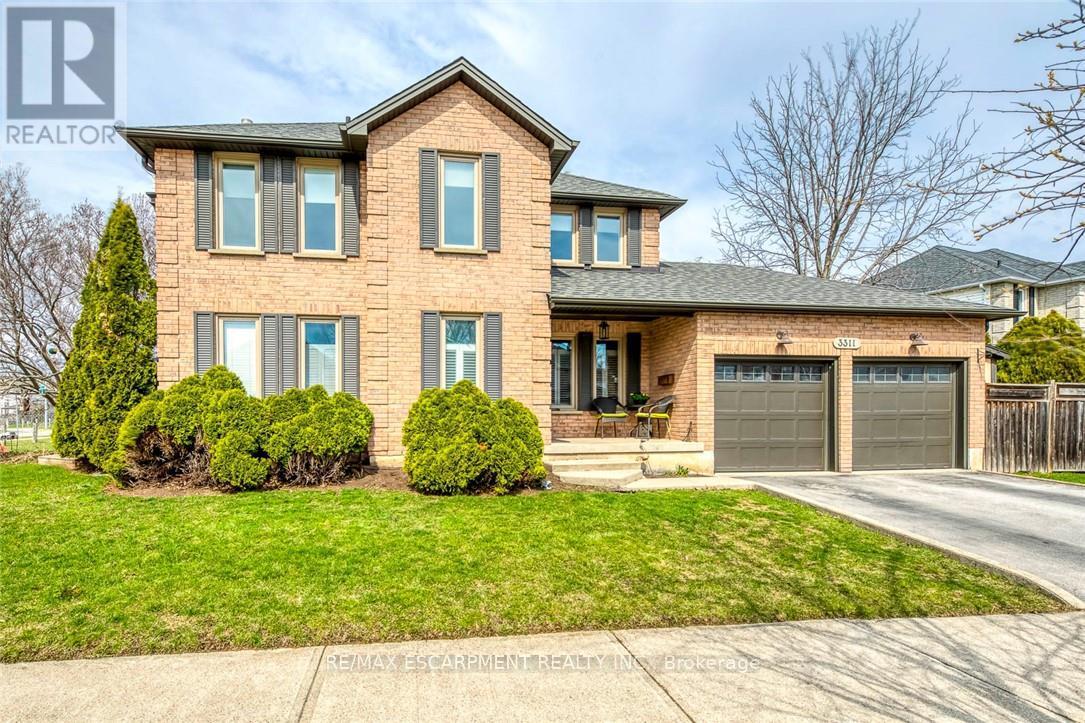 Detached at 3311 SPRINGVALE COURT, Burlington (Headon)