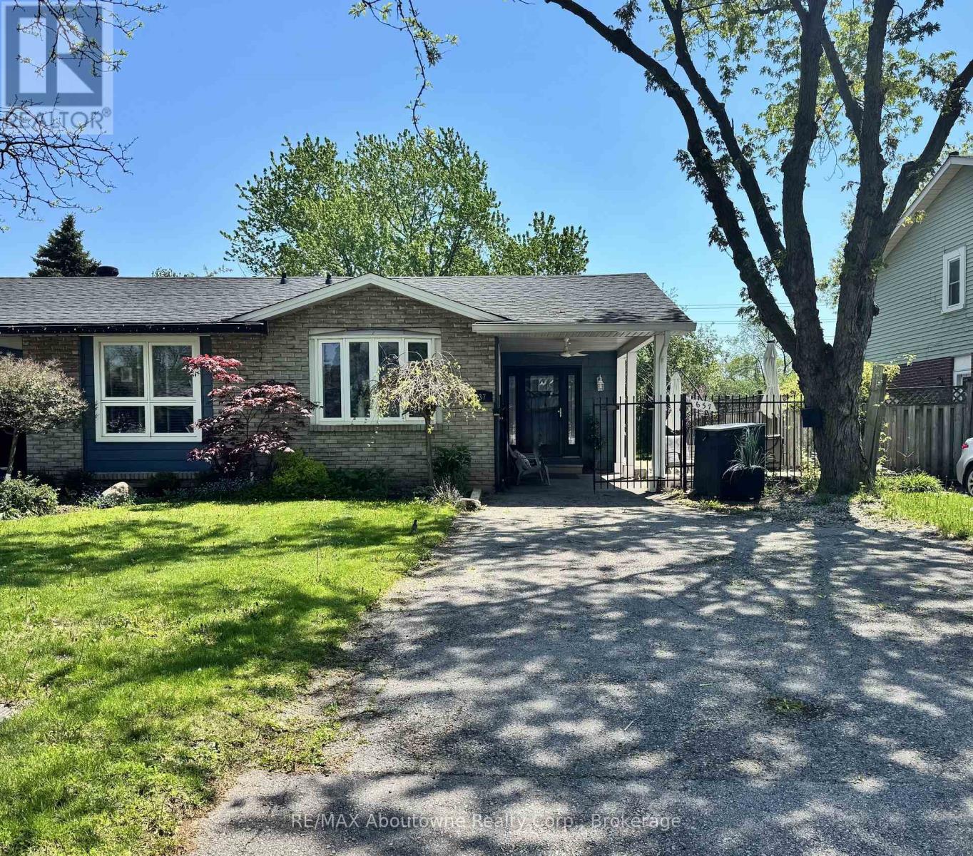 Semi-Detached/Link at 637 LOMOND CRESCENT, Burlington (Shoreacres)