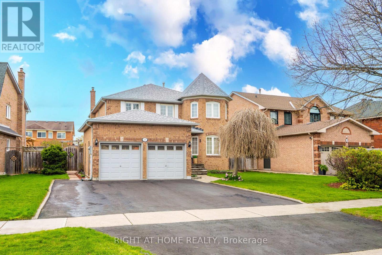 Detached at 17 EATON STREET, Halton Hills (Georgetown)