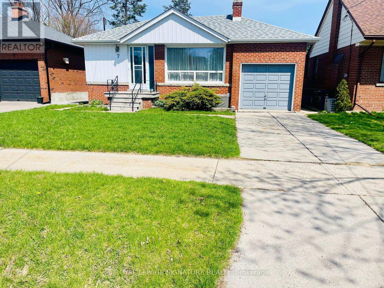 Detached at 7 PLACID ROAD, Toronto (Stonegate-Queensway)